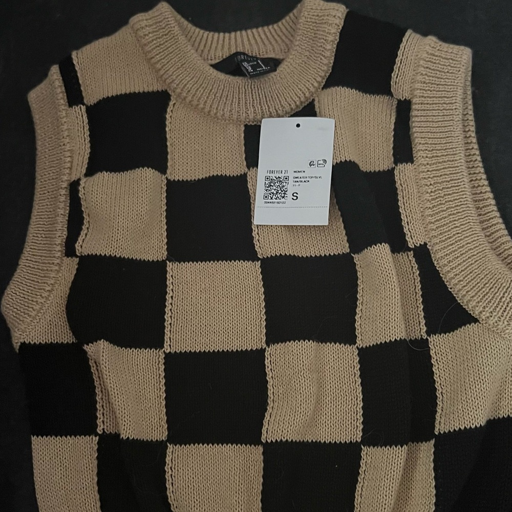 Tan black NWT vest women’s checkered sweater stretch small forever 21